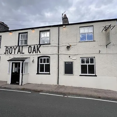 The Royal Oak Hotel *